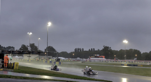 Le charme inaltérable d’une aube pluvieuse aux 24H Karting