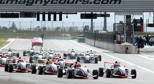 CHAMPIONNAT-DE-FRANCE-F4-MAGNY-COURS-2012-Taille-4-_00086641_.jpg