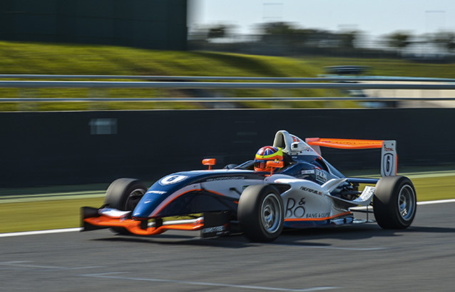 F4 Magny-Cours : Hirsiger de justesse devant Mawson en course 3