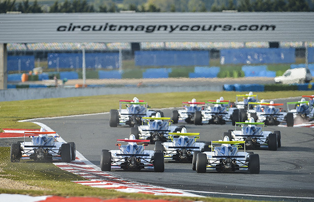 F4 Magny-Cours : Bulatov remporte une course 2 agitée