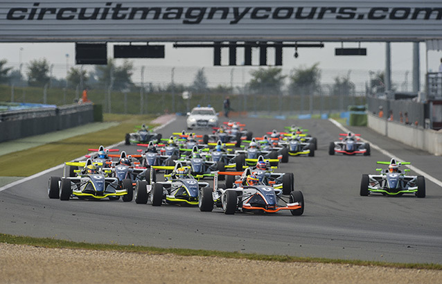 F4 Magny-Cours : Hirsiger contrôle Sorensen en course 1