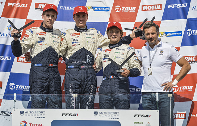 F4 Magny-Cours : First blood to Hirsiger