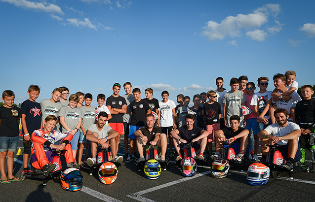 Crazy Kart anime le paddock de la NSK de Varennes