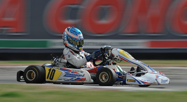 1st pole for De Vries in Super KF!