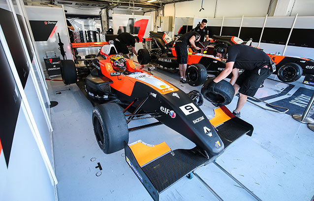 Dorian-Boccolacci-stand-NEC-2016-3-Hungaroring-Dutch-Photo-Agency.jpg