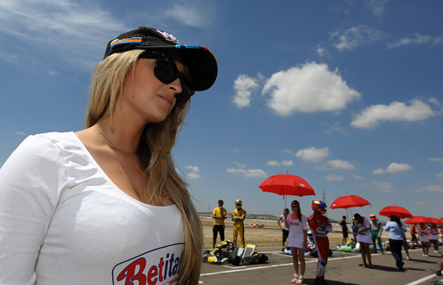 Soeur de pilote et grid girl à l’occasion