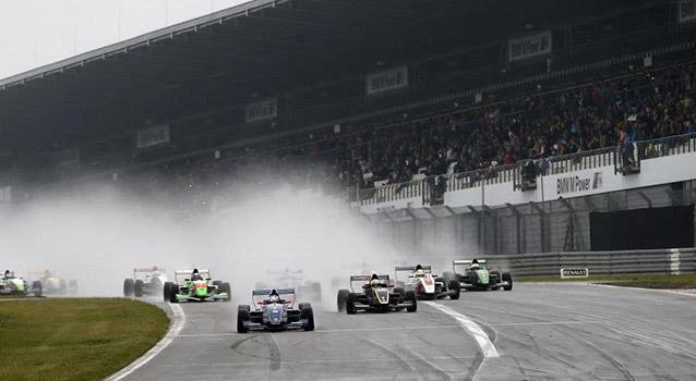 Euro Cup FR 2.0: De Vries back to his winning ways