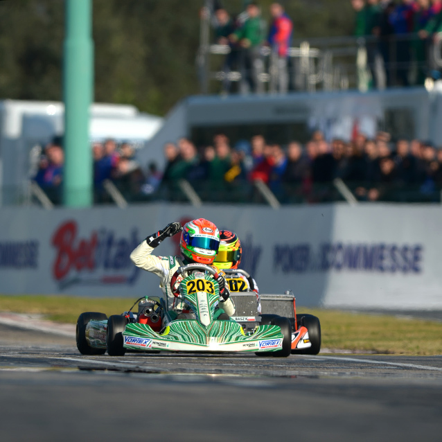 Basz beats Ilott in the KF final