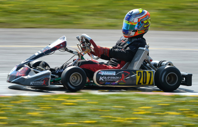 Fong monte sur la 2e marche du podium du Margutti