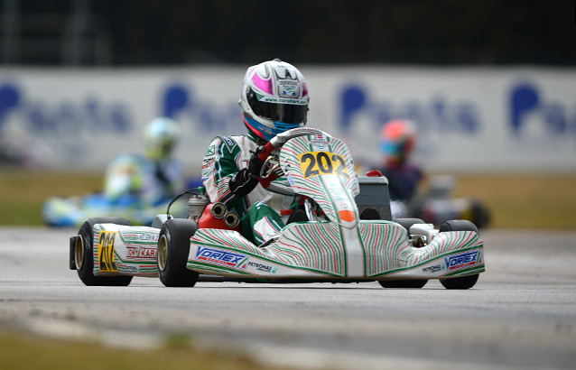 KF manga 1 : Nielsen isolado na frente de Basz