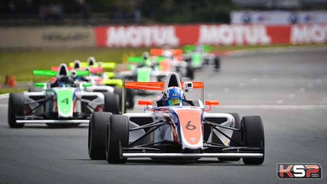 Déjà dans le feu de l’action en F4 à Nogaro