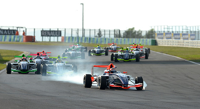 F4 Hungaroring : large victoire de Moineault en course 1