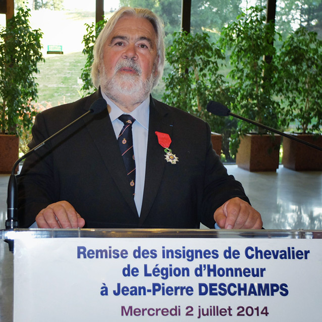 Jean-Pierre Deschamps décoré de la Légion d’Honneur