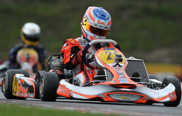 Roussel sets the first pole in World KF1