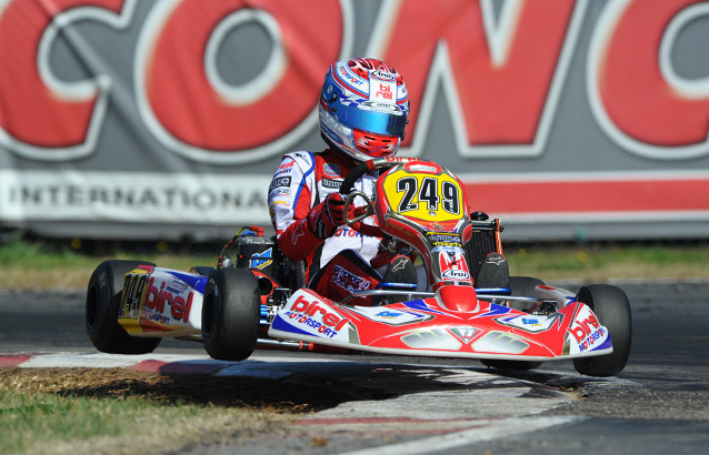 Préfinale KF : Russell de peu face à Romanov