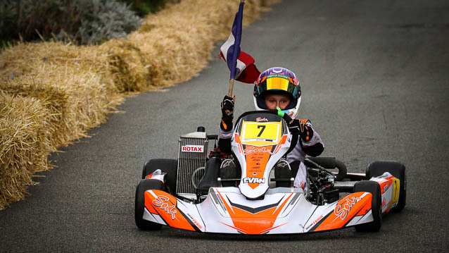 Le plaisir partagé du karting en ville