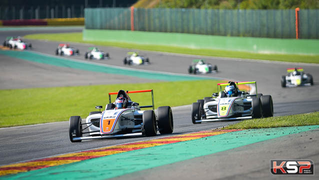 Deux premiers top-6 pour Pierre-François Duriani en F4