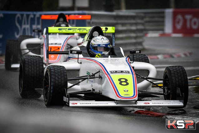 F4 Academy: Stuart White wins a magnificent duel in Qualifying