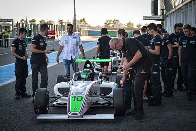 F4 Academy: De Gerus on pole after a busy session