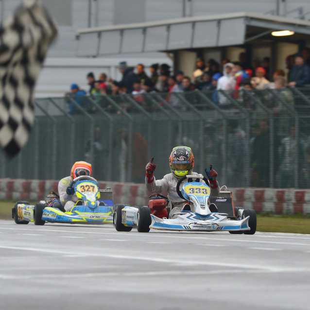 Jewiss vence Peisselon ao finish na final OK-Junior