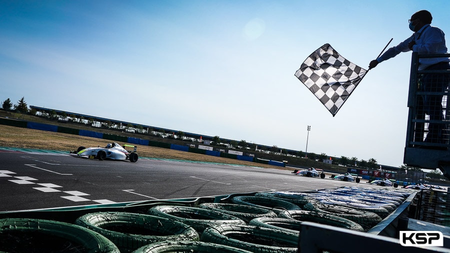 Une victoire historique en F4 pour Ivan Peklin !