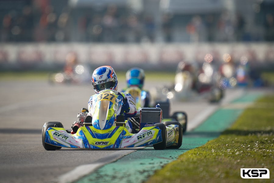 Impressionnant parcours sans-faute de Slater dans les manches OK-Junior