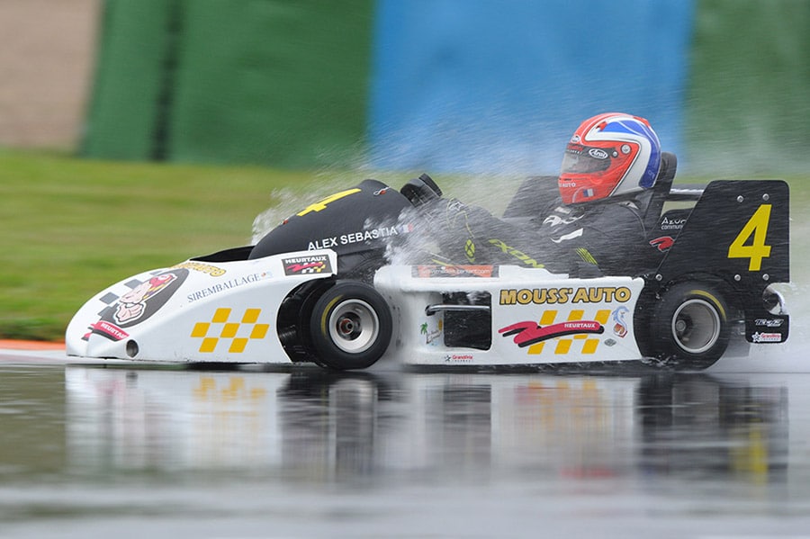 Sébastia joue le « Rain master » en Superkart