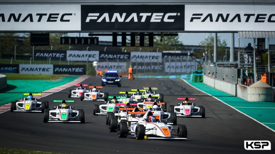 F4 Academy: Du grand spectacle sous le soleil de Magny-Cours