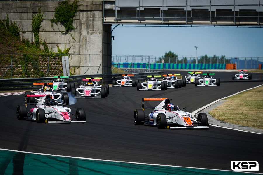 F4 Academy: Esteban Masson leader de bout en bout en Course 1