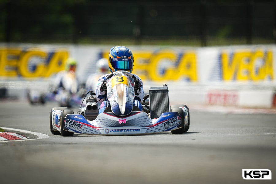 Hugo Herrouin monte sur la 2e marche du podium Junior à Saint-Amand