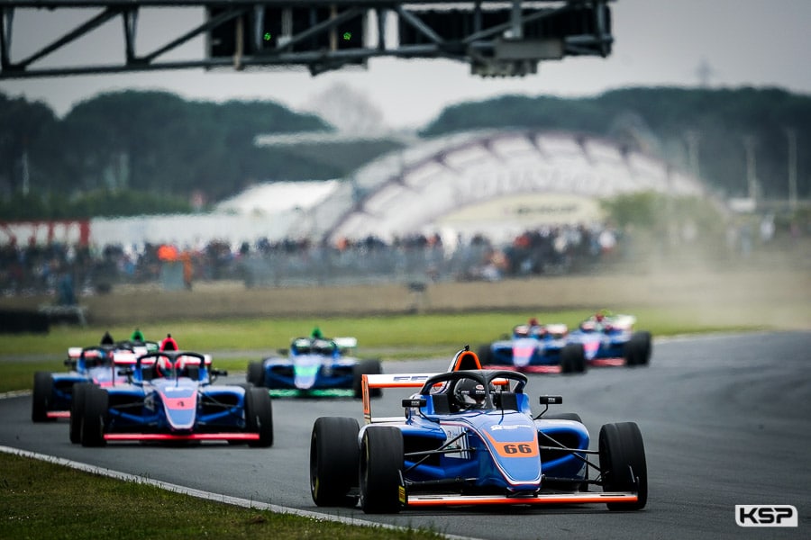 Enzo Richer, un jeune pilote prometteur dans le grand bain de la F4