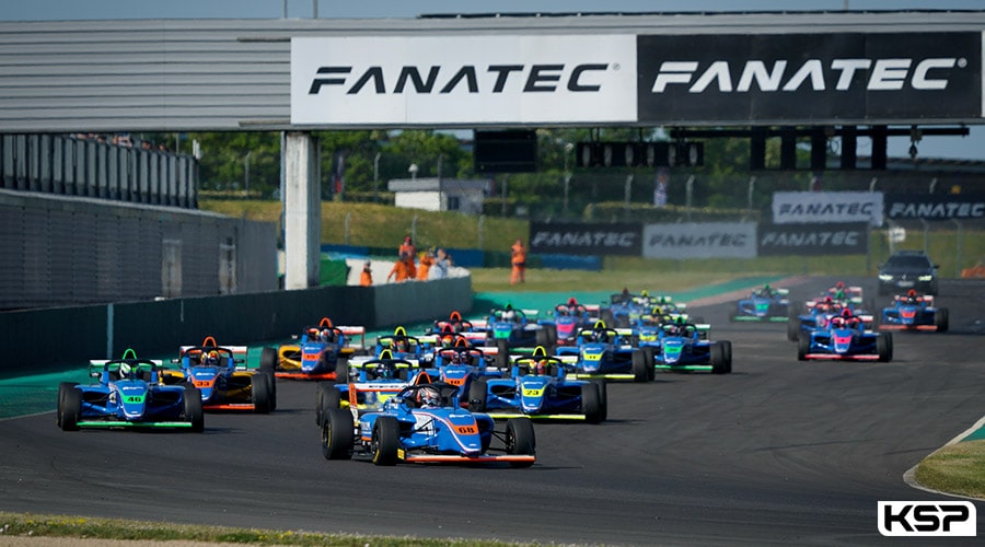 F4 Academy : Cavalier seul de Hugh Barter en Course 1