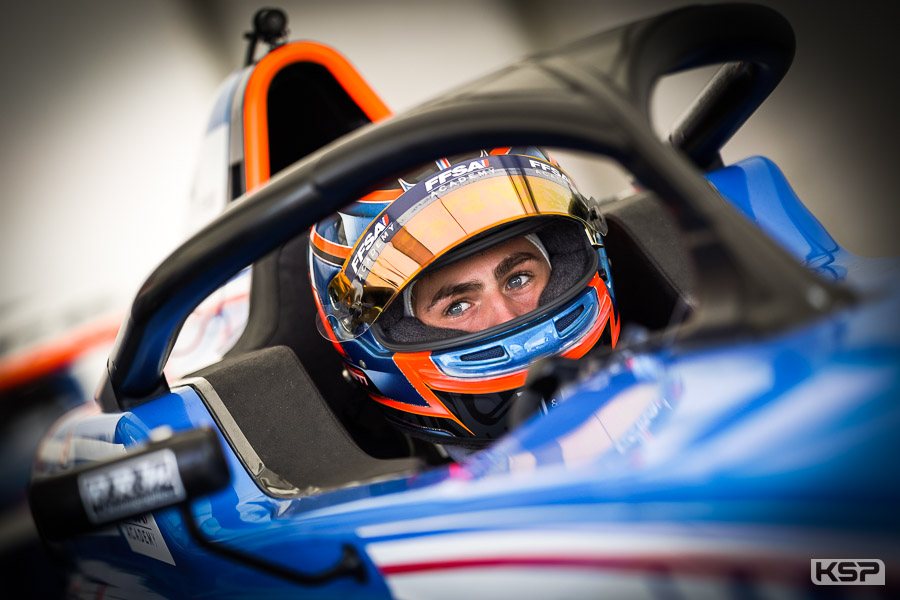 F4 Academy: Alessandro Giusti face à Hugh Barter au Paul Ricard