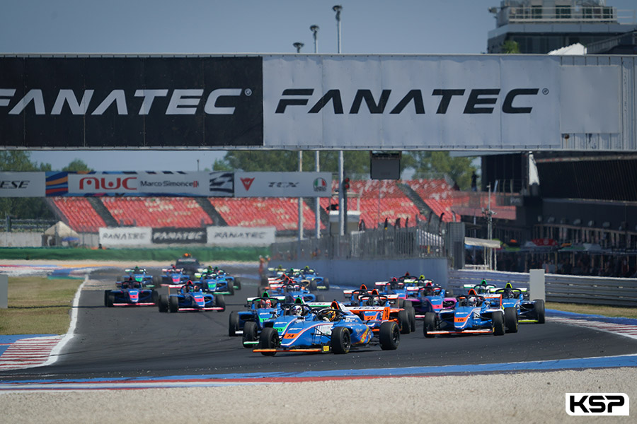 F4 Academy: Giltaire wins on the wire from Peugeot