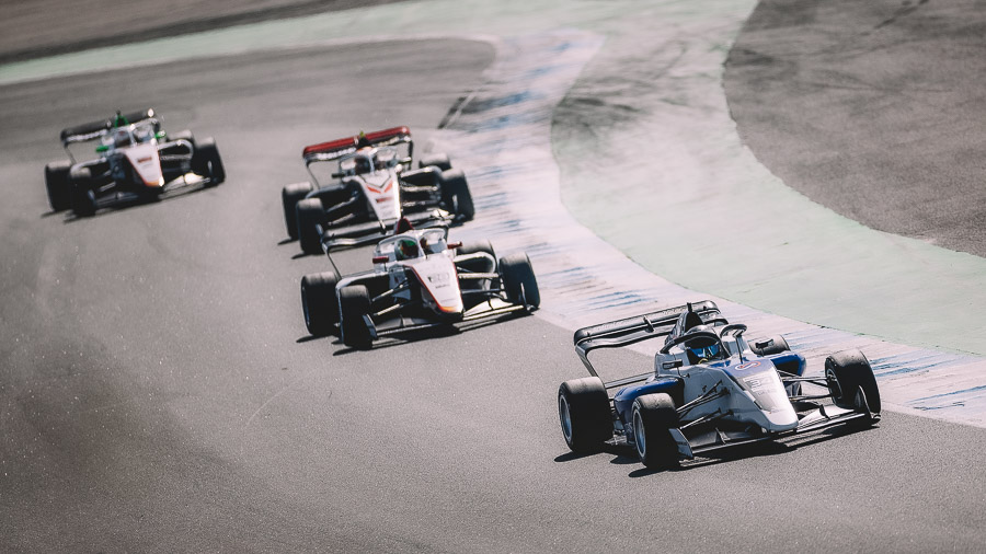 Dario Cabanelas célèbre ses deux premiers podiums Rookie en Eurocup-3