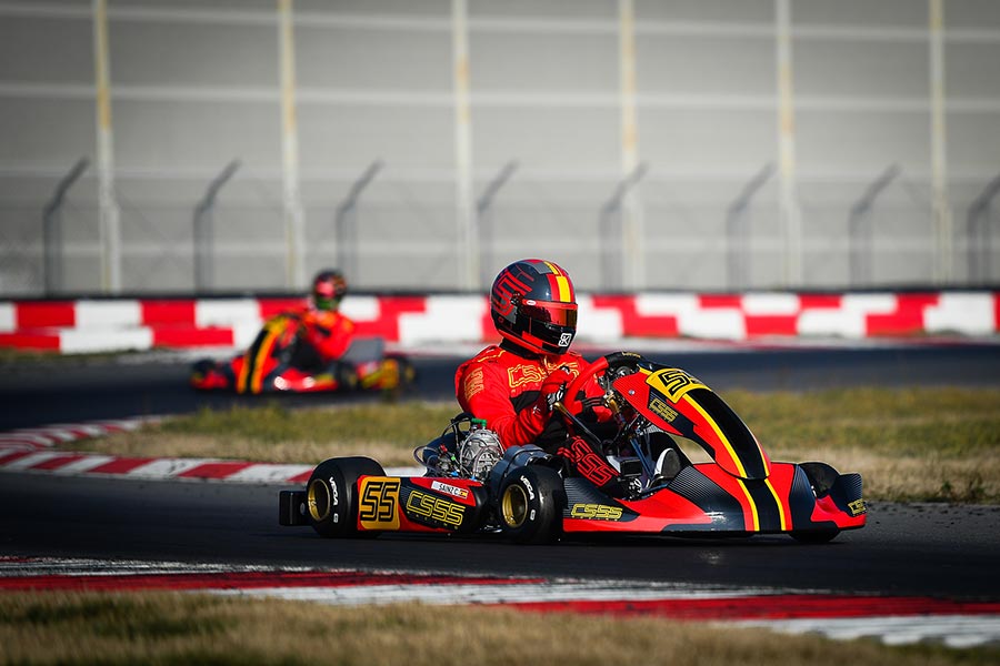 Carlos Sainz en piste avec le nouveau CS55 Racing Kart d’OTK