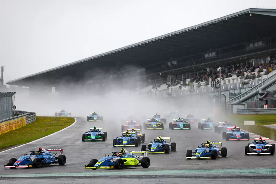 F4 Academy : Caranta et Stevenheydens gagnent sous la pluie du Nürburgring